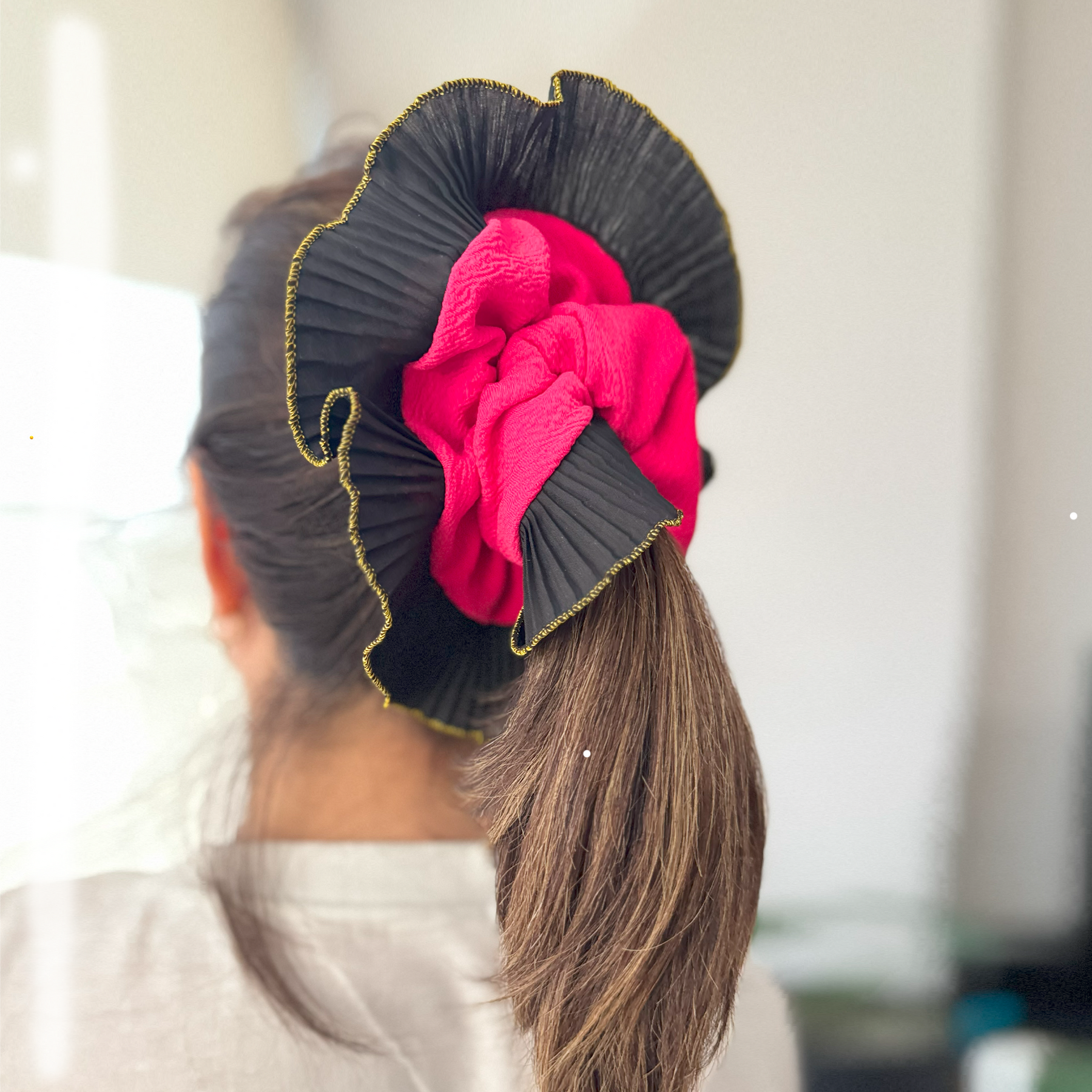 Scrunchies Rumba Simple Negro y Fucsia "Noches de otoño"